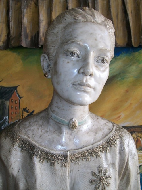 Estatwa ni Marcela Agoncillo sa Dambanang Pangkasaysayang Marcela Agoncillo sa Taal, Batangas.  Kuha ni Xiao Chua.