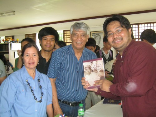 Luis Tecson, sinasabing apo ni Simon Tecson, ang pinuno ng mga taga San Miguel de Mayumo, Bulacan na nagpasuko sa mga huling Espanyol sa Baler.