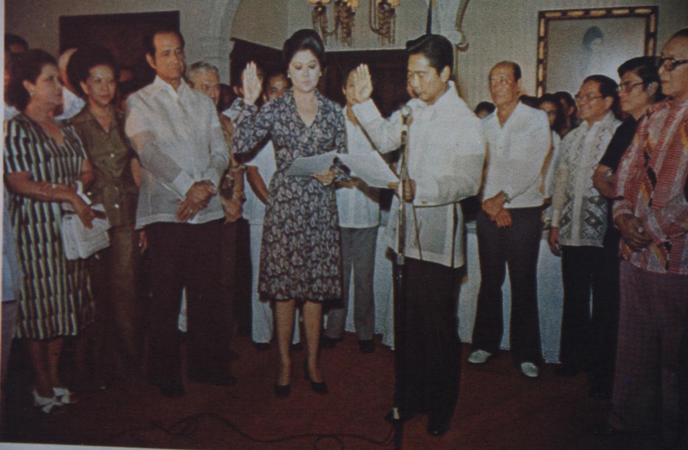 Nang manumpa ang Unang Ginang Imelda Romualdez Marcos bilang tanging "Gobernador ng Metropolitan Manila" noong November 7, 1975 sa Palasyo ng Malacanan.