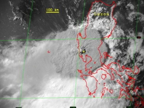 Ala una ng hapon ng June 15, 1991.  Dumaan ang bagyong Diding sa mismong malapit sa bulkan.  Mula sa Juan D. Nepomuceno Center for Kapampangan Studies ng Holy Angel University.