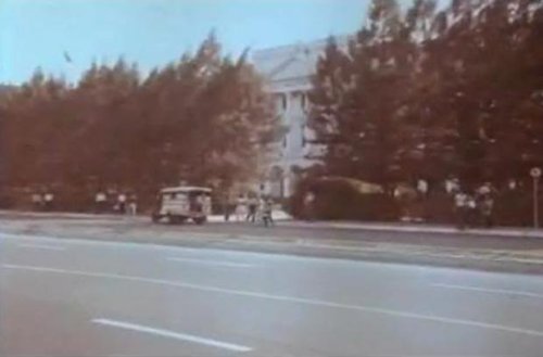 Ang La Salle noong wala pang LRT. Eksena mula sa pelikulang Temptation Island.