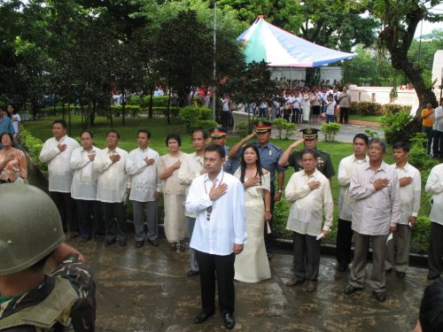 Si Congressman, ngayon ay Senador Juan Edgardo "Sonny" Angara bilang panauhing pandangal sa pagdiriwang ng Araw ng Pagkakaibigang Pilipino-Espanyol sa Baler, June 30, 2006.  Mula kay Batang Baler