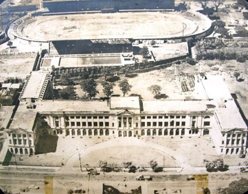 Ang nagbabagong kampus: Ang St. La Salle Hall ilang taon lamang bago ang digmaan. Mula sa fb ng La Salle Brothers.