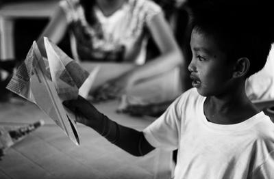 Isang estudyante ng Jaime Hilario Integrated School. Mula sa heytheredelilah.wikispaces.com