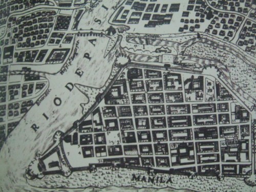 Dahil napalibutan ng mga matataas na pader ang Intramuros, hindi napabagsak sa loob ng tatlong daang taon ang Conquista.  Mapa mula sa Pacto de Sangre.