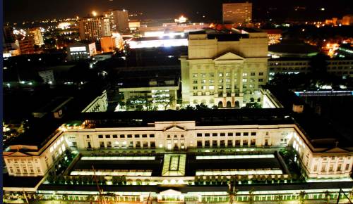 Ang La Salle sa pagpasok ng bagong milenyo. Makikita ang bagong gusali noon na Enrique Yuchengco. Kuha ni Karla Peralta.