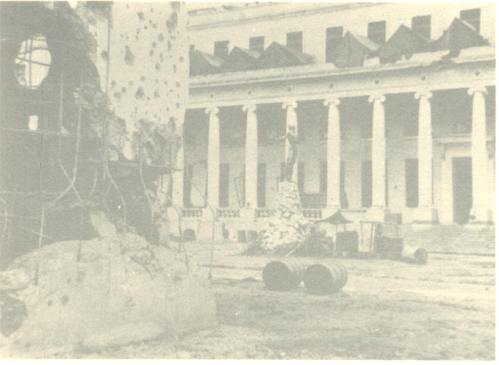 Ang mga guho ng UP Manila matapos ang digmaan.