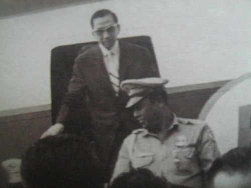 Si Ka Erdy sa kanyang mga paglalakbay sa bansa matapos mamatay ang Ka Felix.  Mula sa Philippines Free Press.