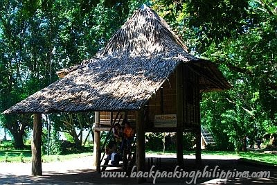 Casa Cuadrada.  Mula sa backpackingphilippines.com.