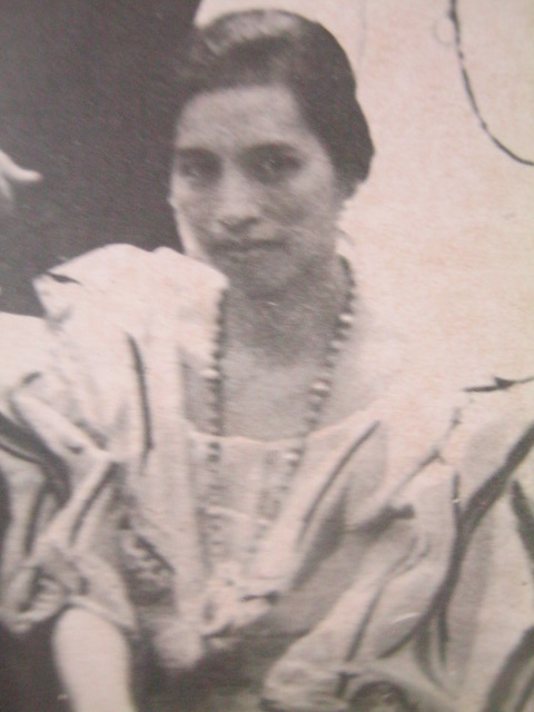 Remedios Trinidad Rmoualdez.  Mula kay Carmen Pedrosa.
