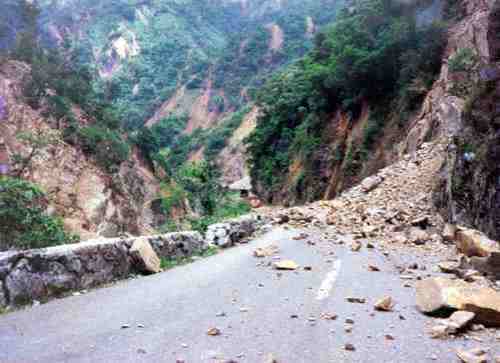 Landslide sa Kennon Road.