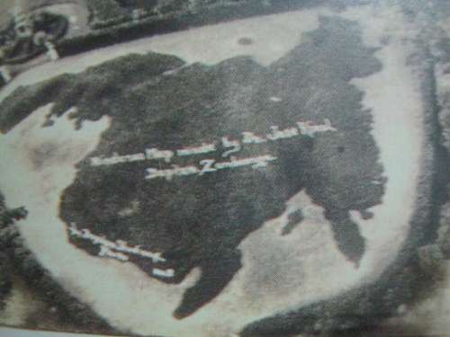 Malaking mapa ng Mindanao na nilikha nina Rizal sa plaza ng Dapitan.  Mula sa Vibal Foundation, Inc.