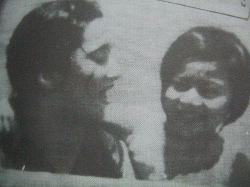 Si Imelda (kanan) kasama ang half-sister na si Lourdes,  Mula kay Carmen Pedrosa.