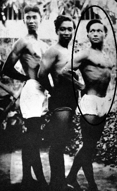 Si Guillermo Tolentino (sa gitna) at ang kanyang protege na si Anastacio Caedo (sa kanan). Kahawig ng katawan niya ang katawan ng Oblation. Mula sa peysbuk ni Dr. Ambeth R. Ocampo.