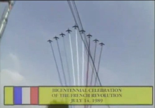 Flypast na gumugunita sa sa ika-200 taong anibersaryo ng Himagsikang Pranses. Mula sa EDSA:  The World Remembers.  