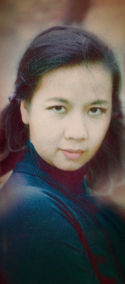 Si Carmen Pedrosa bilang destiero sa London.  Mula sa fb page ni Carmen Pedrosa.