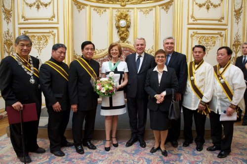 Sina Sir Choy Arnaldo, Sir Dave Santos, Sir Reghis Romero, Madame Brigitte Ayrault, PM Jean- Marc Ayrault, Amb. Cristina Ortega, French Minister, Sir Lino Paras, at Sir Rudy Nollas.  Mula kay Sir Mark Roy Boado.