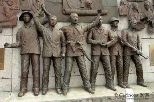 Bagong monumento ng pagtatatag ng Katipunan sa Kalye Recto kanto ng Elcano.  Mula kay Cari Noza.