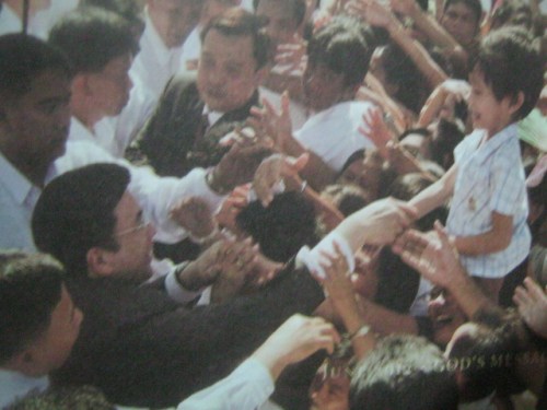 Ang karisma ni Ka Eduardo.  Mula sa Pasugo.