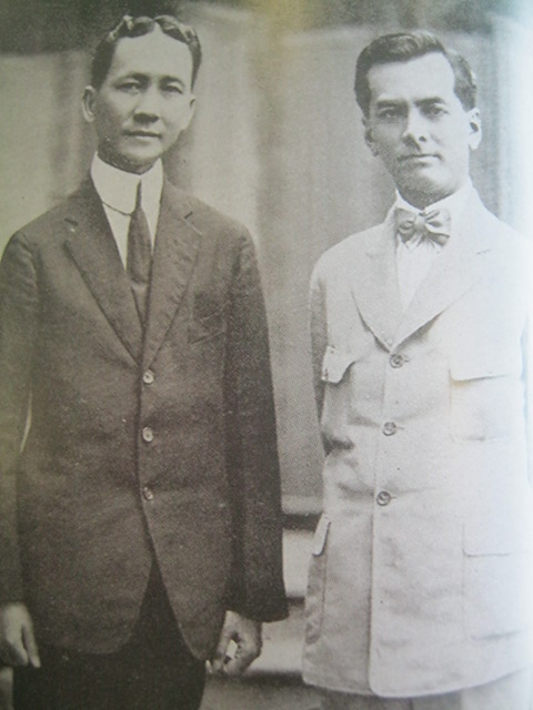 Manuel Quezon ar Sergio Osmena.  Mula sa Manuel Luis Quezon nina Edgardo J. Angara at Sonia P. Ner.
