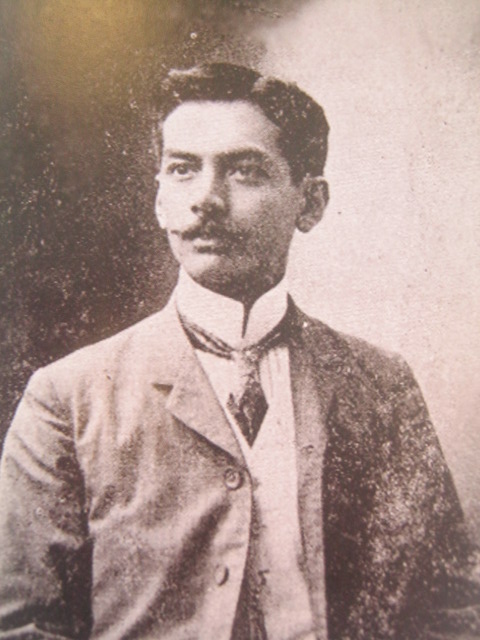Quezon bilang Kinatawan ng Tayabas.  Mula sa Manuel Luis Quezon nina Edgardo J. Angara at Sonia P. Ner.