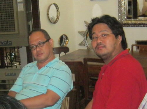 Si Xiao Chua at Jose Victor Torres, 2013, mula sa Koleksyon ng Aklatan ng Sinupang Xiao Chua.