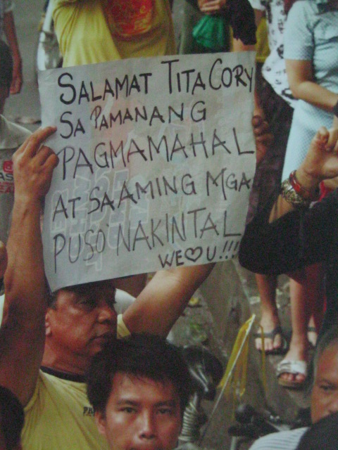 Paaano mo sasabihing hindi minahal ng bayan?  Mula sa Cory Magic:  Her People's Stories.