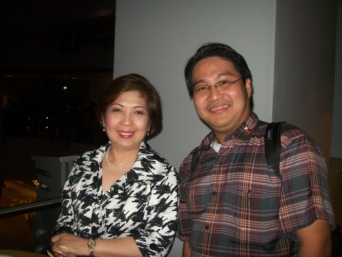 Si Xiao Chua at si Ma'am Clarissa Ocampo, 2011. Mula sa Koleksyon ng Sinupang Xiao Chua.