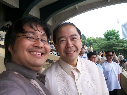 Si Xiao Chua at si Jun Lozada, Quirino Grandstand, June 30, 2010. Mula sa Koleksyon ng Sinupang Xiao Chua.