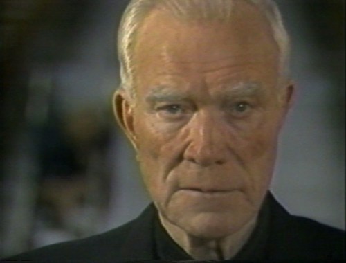 Si Padre Peyton habang nananalangin.  Mula sa Family Rosary Crusade.