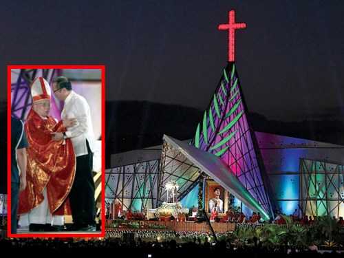 Isang milyong tao ang dumalo sa misang pasasalamat para kay San Pedro Calúngsod na ginanap sa Lungsod ng Cebu at pinangunahan ni Ricardo Cardinal Vidal at Pangulong Noynoy Aquino, November 29, 2013. Mula sa Philippine Daily Inquirer.